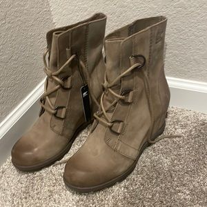 Sorels. Size 9. Ash Brown